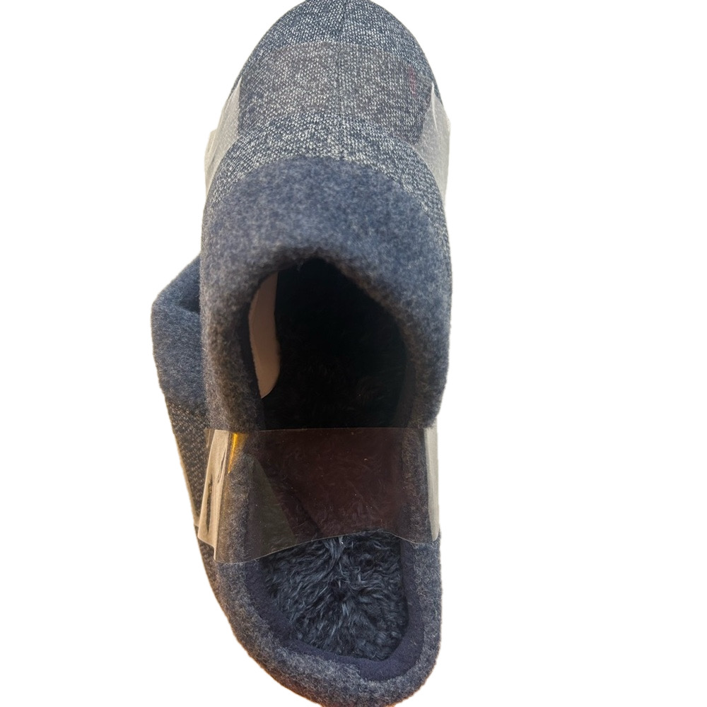 Mens Isotoner Slippers NWOT